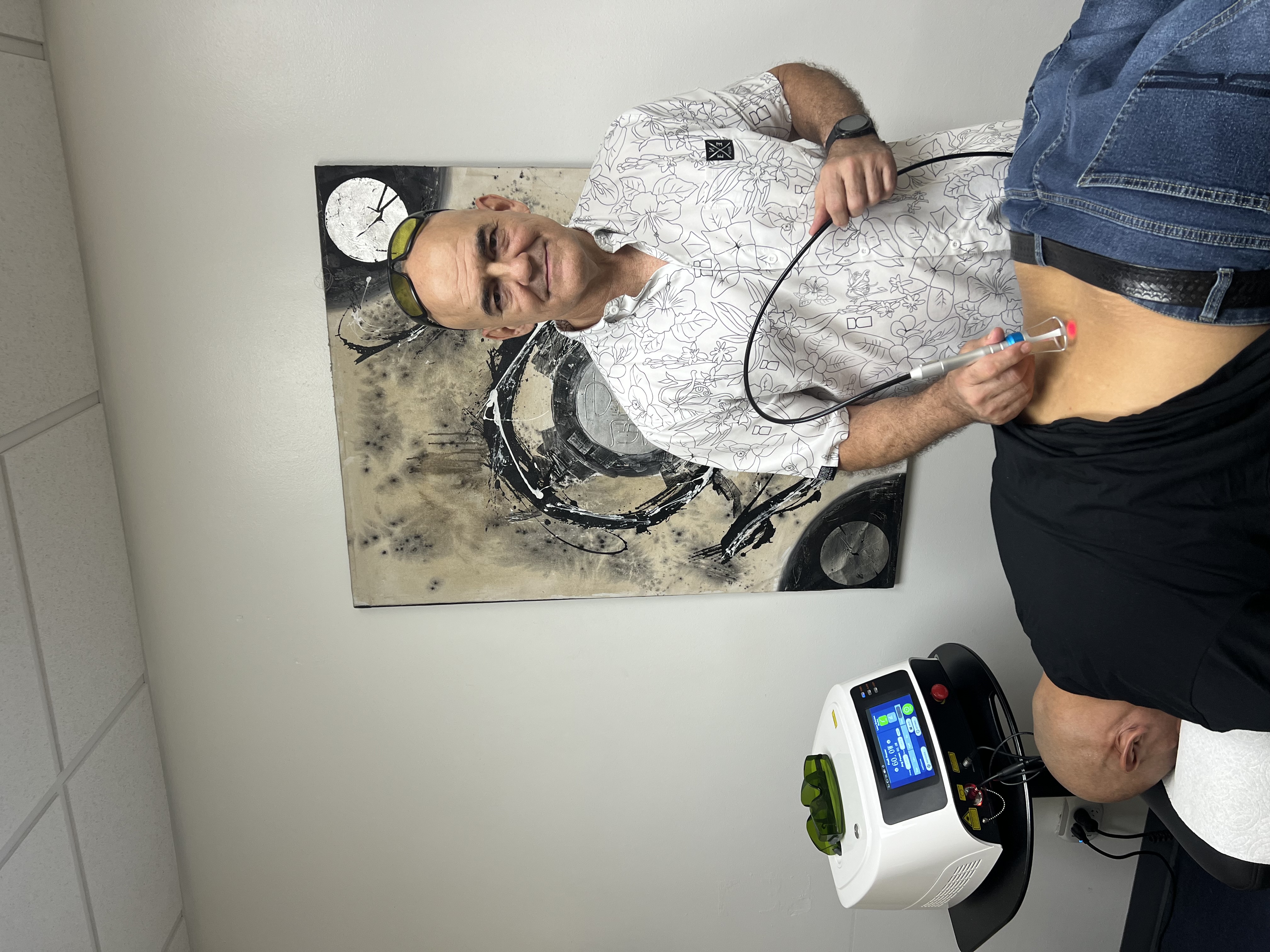 Dr. Steve Arthur administering Class IV laser therapy to a patient